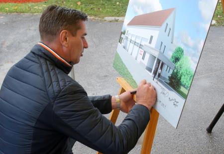 TEMELJNI KAMEN DOMA ZAŠČITE IN REŠEVANJA Z MEDGENERACIJSKIM CENTROM RAKEK 37 FOTO LJUBO VUKELIČ